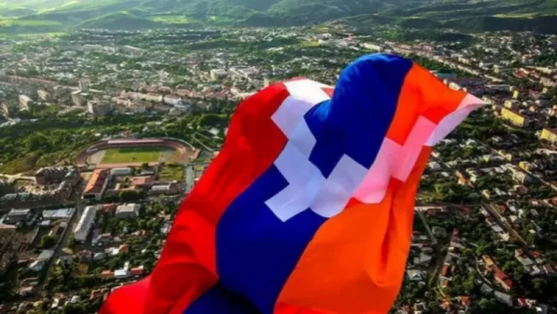 Արցախի դրոշը` պատշգամբներին. Վազգեն Մանուկյանը նոր նախաձեռնությամբ է հանդես եկել