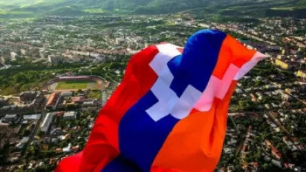 Արցախի դրոշը` պատշգամբներին. Վազգեն Մանուկյանը նոր նախաձեռնությամբ է հանդես եկել