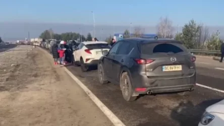 Ուկրաինայի` Լեհաստանի հետ սահմանակետի մոտ հսկայական հերթեր են գոյացել