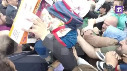 ՏԵՍԱՆՅՈՒԹ. Խառնաշփոթ՝ ընտրատեղամասի մոտ. Էրդողանը կրկին խաղալիքներ ու փող է բաժանում