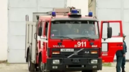 Փրկարարները ներս են տարել ոչ սթափ վիճակում պատշգամբից կախված տղամարդուն