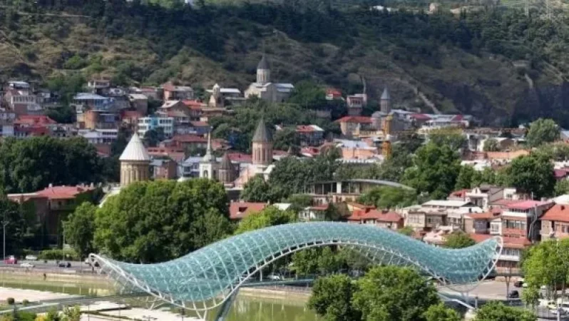 Թբիլիսիի քաղաքապետարանը պատրաստ է վերսկսել հասարակական տրանսպորտի աշխատանքը. Կալաձե