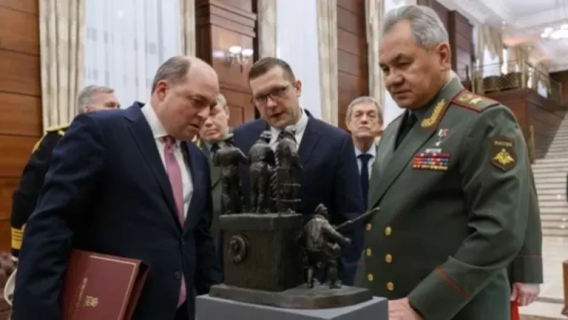 Շոյգուն և Բեն Ուոլեսը հեռախոսազրույց են ունեցել