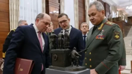 Շոյգուն և Բեն Ուոլեսը հեռախոսազրույց են ունեցել