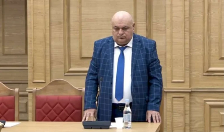 Դատավոր Արթուր Ադամյանը խիստ նկատողություն է ստացել Բարձրագույն դատական խորհրդից