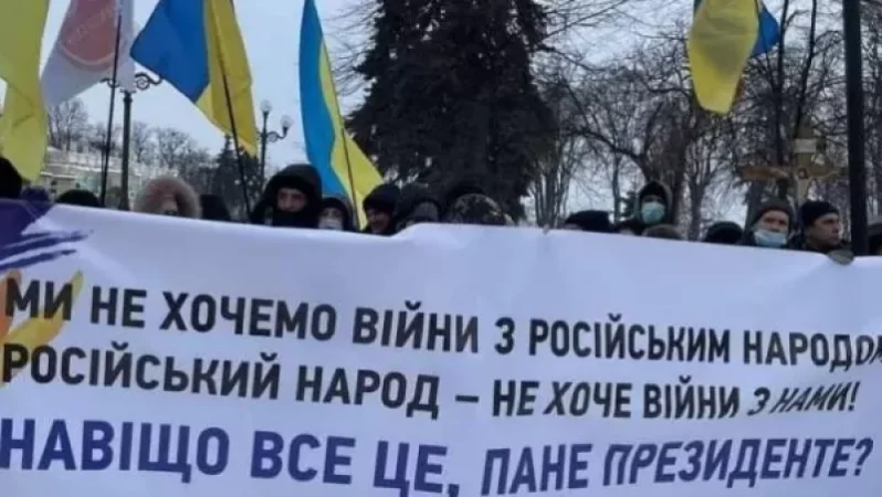 Protesters in Ukraine Demand President Zelensky Not to Allow War with Russia