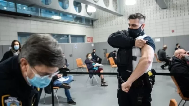 Նյու Յորքի չպատվաստված ոստիկանները, հրշեջները և քաղաքապետարանի աշխատակիցները կազատվեն աշխատանքից