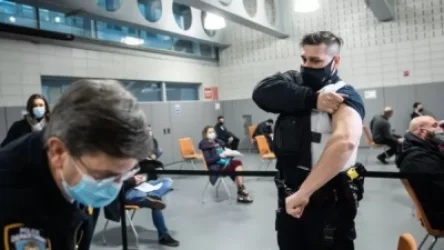 Նյու Յորքի չպատվաստված ոստիկանները, հրշեջները և քաղաքապետարանի աշխատակիցները կազատվեն աշխատանքից