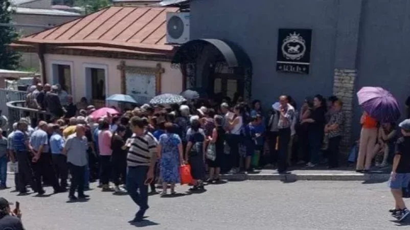 Photograph: Egg Queue in Stepanakert