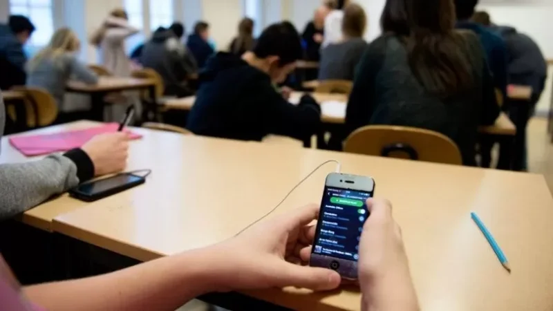Smartphones Should Be Banned in Schools: UNESCO's Call