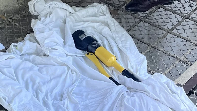 Ճաղավանդակը կտրելու միջոցով փորձել են փախցնել կալանավորին, սակայն չի հաջողվել․ 3 անձ ձերբակալվել է