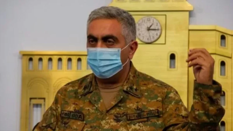 Բա նավթամուղերի մոտ ասֆալտի մեջ հարմար տեղավորված սմերչի հրթիռ չկա, այդ մի կտորը անհարմար ստացվեց երևի. Արծրուն Հովհաննիսյան