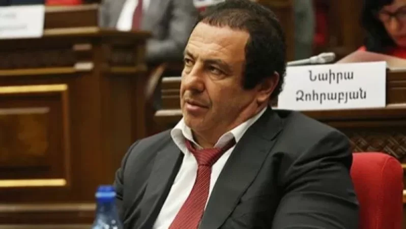 Դատարանը շարունակում է Գագիկ Ծառուկյանին կալանավորելու վերաբերյալ ԱԱԾ միջնորդության քննությունը