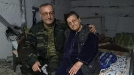 Մայրս ապաստարանում է, տղա թոռները՝ առաջնագծում. ԱՀ ԱԺ նախագահն այցելել է մորը