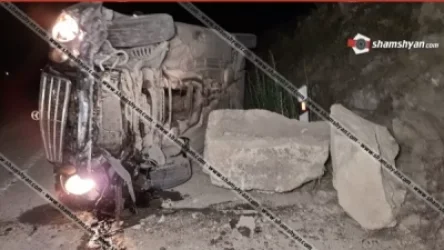 Կասկադյորական ավտովթար․ 31-ամյա վարորդը Mercedes-ով  բախվել է ապառաժ քարերին, կոտրել դրանք․ կա վիրավոր