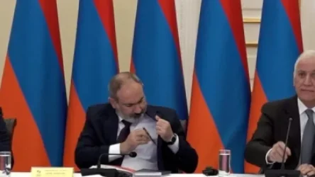 ՏԵՍԱՆՅՈՒԹ․ Համացանցը քննարկում է Փաշինյանի կողմից գրիչը ծոցագրպանը դնելու կադրերը