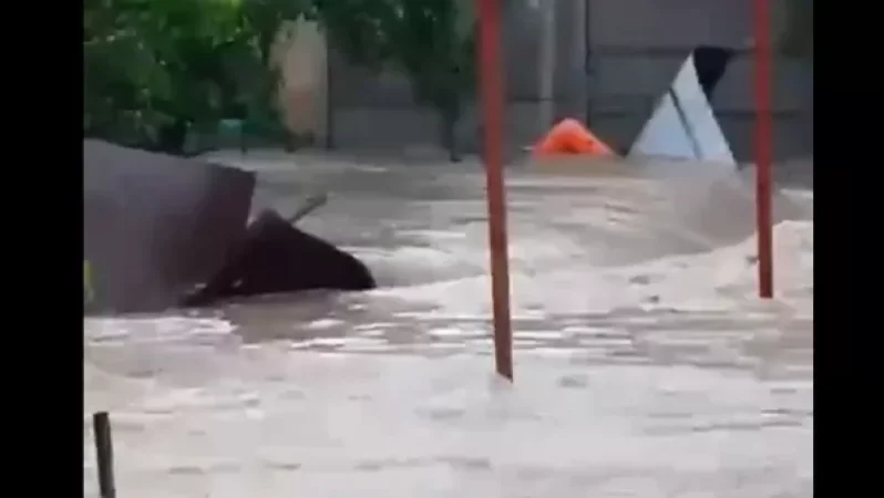 VIDEO: Roads in Crimea Turned into Rivers