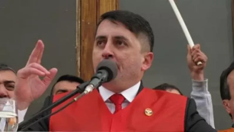 Հանրահավաք անցկացնող Խաչիկ Ասրյանին բեմի վրա տուգանեցին