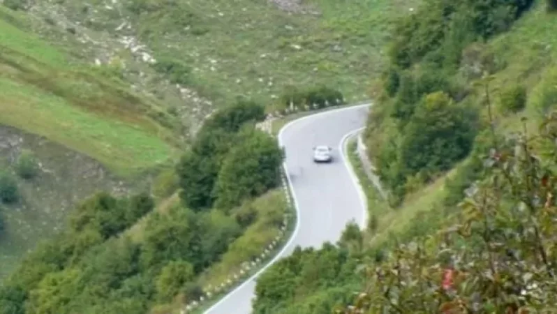 Գրունտներն անկայուն են և վտանգավոր. Վանաձոր-Ալավերդի-Վրաստանի սահման ավտոճանապարհը փակ է բեռնատարների համար