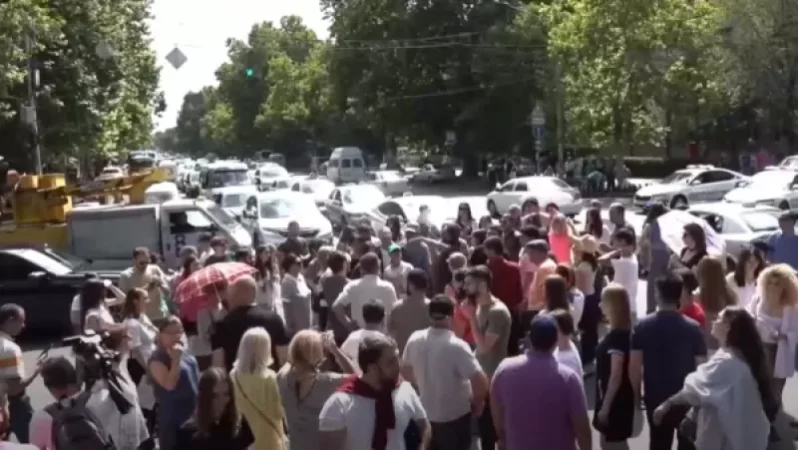 Ընդդիմադիրները նստացույց են արել ու գնացել Գլխավոր դատախազություն