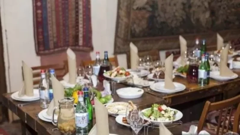 Թանկ կոսմետիկա,150 000-անոց սեղանի հաշիվներ. իշխանությունը բարգավաճում է. «Հրապարակ»