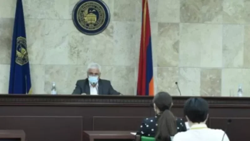 Այդ աթոռն իրեն հարմար էր, իմ կազմվածքին հարմար չէր. Գևորգյանը չի նստում նախկին ռեկտորի «հայտնի» աթոռի վրա