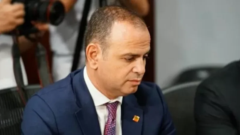 Վարչապետը կշտամբել է Սինանյանին, որ նա ամբողջովին ձախողել է Սփյուռքի հետ տարվող քաղաքականությունը. «Փաստ»