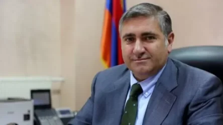 «Ամաչում եմ, որ քեզ հետ նույն կառավարության կազմում եմ եղել». Արթուր Խաչատրյանը՝ նախարար Արայիկ Հարությունյանին