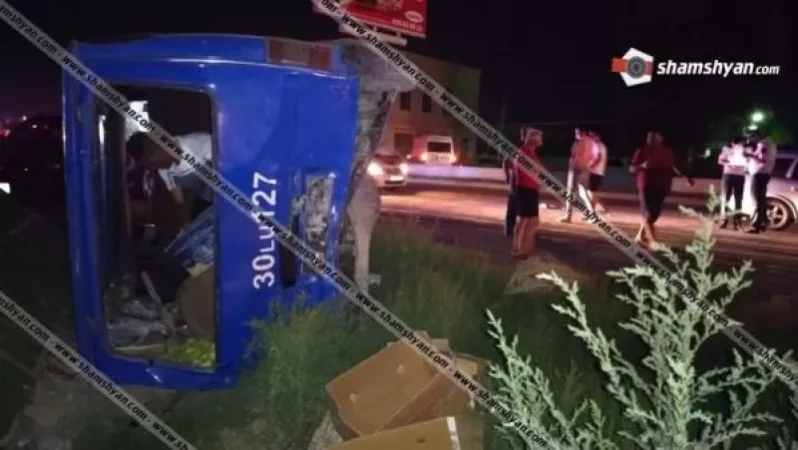 Խոշոր ավտովթար Արարատի մարզում. բախվել են Opel-ն ու Ford Transit-ը. վերջինս կողաշրջվել է. կա 5 վիրավոր