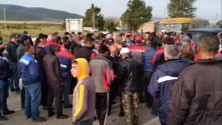 Գեղամասարի բնակիչները փակել են Վարդենիս-Քարվաճառ միջպետական ճանապարհը