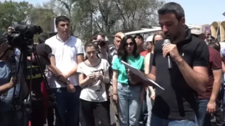 ՏԵՍԱՆՅՈՒԹ. «Սադրիչ գործողությունները կատարվել են անձամբ Փաշինյանի հրամանով». Վարդևանյանը` ԵՄ գրասենյակի առաջ