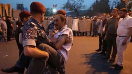 Պռոշյան-Դեմիրճյան փողոցների խաչմերուկում զանգվածային անկարգությունների գործով 10 անձ կալանավորվել է․ ՔԿ