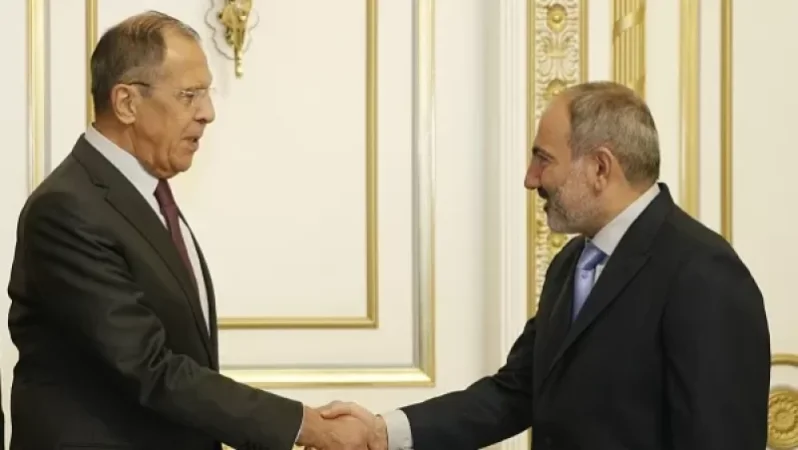 «Մենք շատ ինտենսիվ քննարկում ենք այդ հարցը Ռուսաստանի հետ». Փաշինյանը` Լավրովին