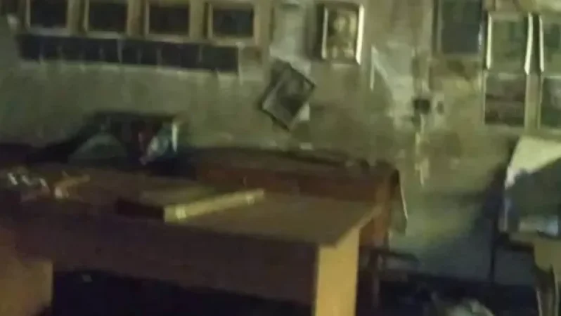 Գիշերը մտել են Արթիկի վետերանների միության շենք, վնասել գույքը, այրել ապրիլյան և 44-օրյա պատերազմի հերոսների նկարները․ ահազանգ