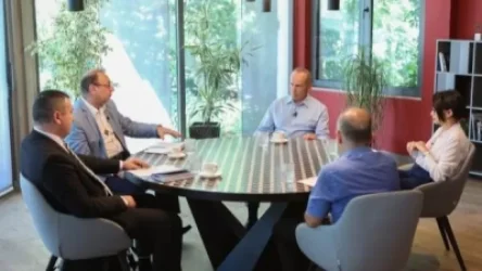 Քոչարյանը հանդիպել է տնտեսական վերլուծաբանների և տնտեսություն լուսաբանող լրագրողների հետ