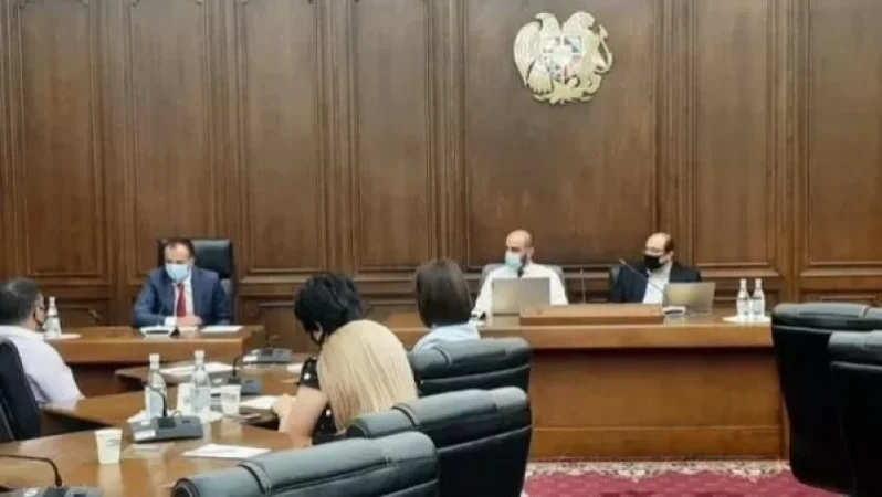 Արսեն Թորոսյանն ԱԺ-ում է