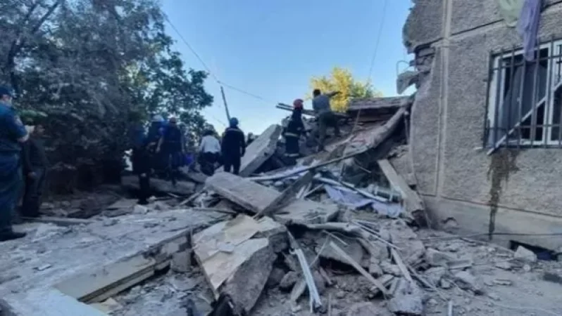 Փրկարարները վերսկսել են աշխատանքը Ռայնիսի փողոցի մասնակի փլուզված շենքի տարածքում