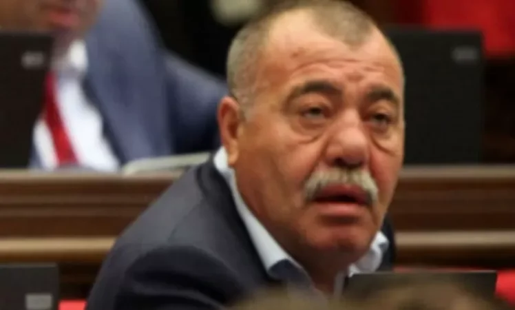 Մանվել Գրիգորյանին հիվանդանոցում ավտոմատներով են հսկում