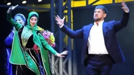 ՏԵՍԱՆՅՈՒԹ. Ինչպես է Քադիրովը լեզգինկա պարում զարմիկի հարսանիքի ժամանակ