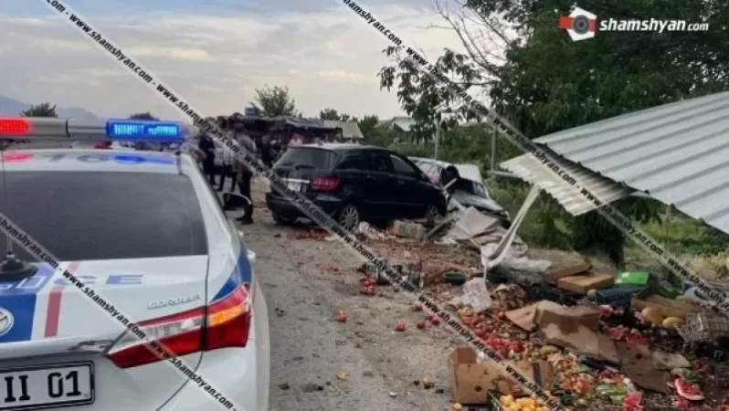 «Mercedes»-ը բախվել է մայթեզրին գյուղմթերքներ վաճառողների տաղավարներին