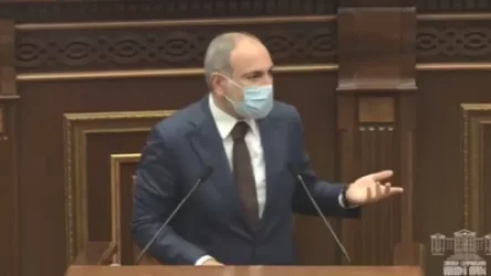 Գեղեցիկ գլուխները պատով են տալիս. Փաշինյանը՝ իր անունը տարբեր օբյեկտների հետ փոխկապակցվածության հարց շոշափողների մասին