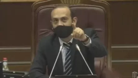 ԱԺ նախագահը ՇՄ նախարարին հիշեցրել է լուսատախտախի վերևի ձախ անկյունում գոյություն ունեցողի մասին