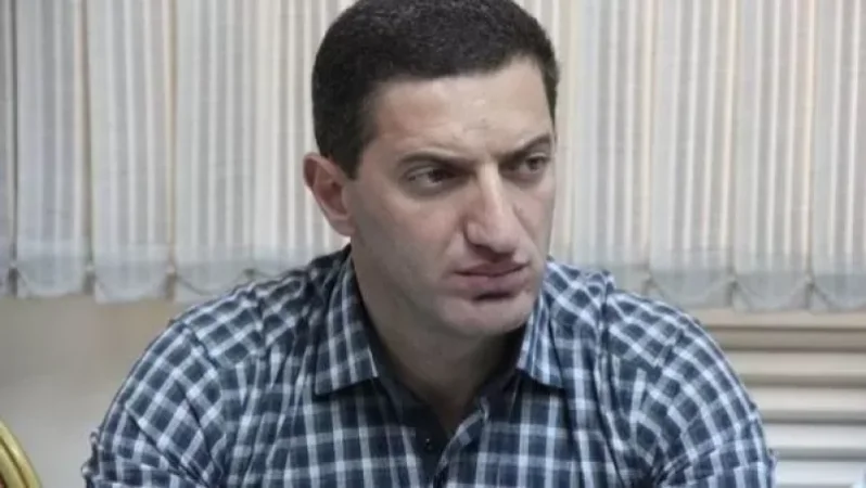 Գևորգ Պետրոսյանը հարվածել է ԵՊՀ աշխատակցուհիներից մեկի աչքին. վերջինիս հիվանդանոց են տարել. ժողովուրդ