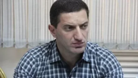 Գևորգ Պետրոսյանը հարվածել է ԵՊՀ աշխատակցուհիներից մեկի աչքին. վերջինիս հիվանդանոց են տարել. ժողովուրդ