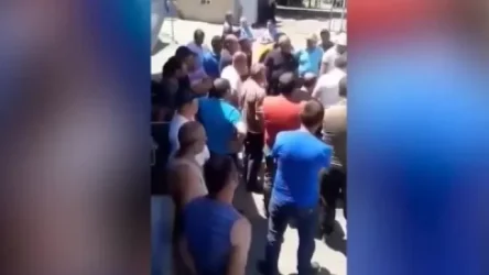 ՏԵՍԱՆՅՈՒԹ. «Տղավարի կանգնեք, ճիշտն ասեք». ներկրողների բողոքի ակցիան`  Մեղրիի մաքսակետում