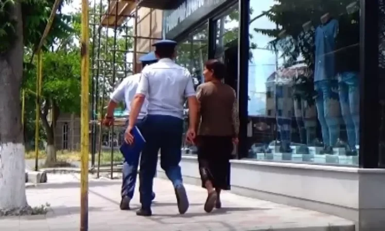 Video: Citizens Disarm Man Who Launched an Attack