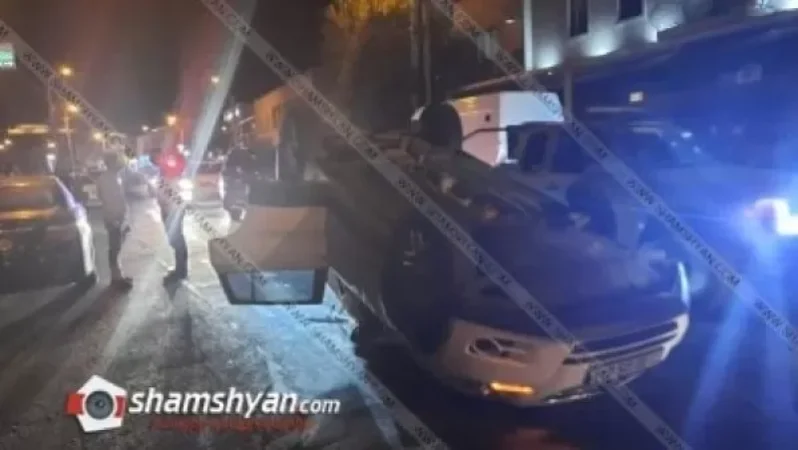 Volkswagen-ի վարորդը բախվել է կայանված Mercedes-ին և առաջ ընթանալով՝ գլխիվայր հայտնվել ճանապարհի մեջտեղում