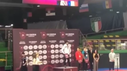 ՏԵՍԱՆՅՈՒԹ. Հայ ըմբիշին պարտված ադրբեջանցի մարզիկը Հայաստանի օրհներգի ժամանակ իջել է պատվո հարթակից