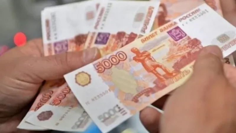 Ռուսական ԶԼՄ-ներն ահազանգում են՝ ռուբլին կրկին կտրուկ անկում է ապրում