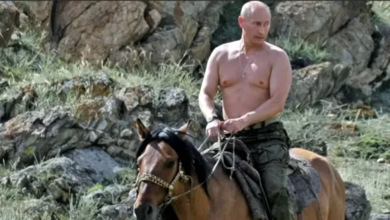 Kremlin Unconcerned About West's Response to Putin's Photographs